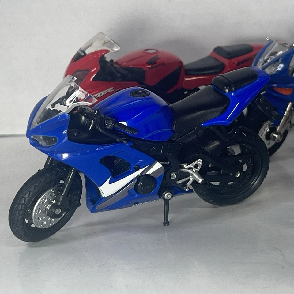 LOT Of 5 Model Motorcycles Honda Yamaha Suzuki Hot Wheels Maisto Chrome Bikes - Image 2 of 4