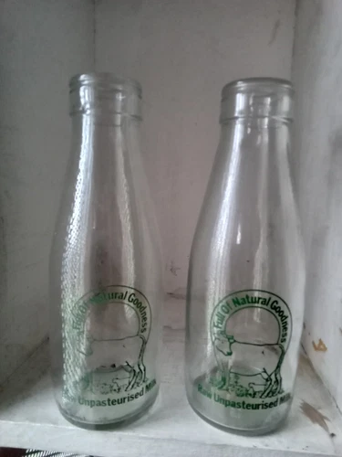 Vintage milk Bottles, RAW UNPASTEURIED MILK,No chips no cracks
