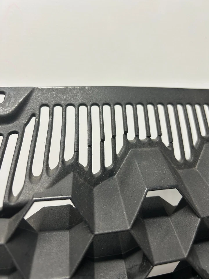 2007 Volkswagen Golf GTI Front Upper Grill Foto 4 de 4