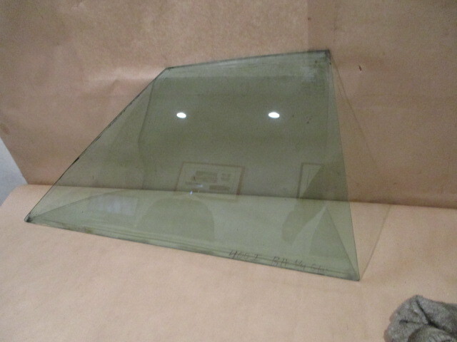 Ferrari 400, 400i - RH Side Rear Quarter Glass - P/N 257-42-016-00