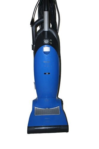 Aspiradora Vertical con Cable Electrolux 700W 2 en 1 con Filtro HEPA