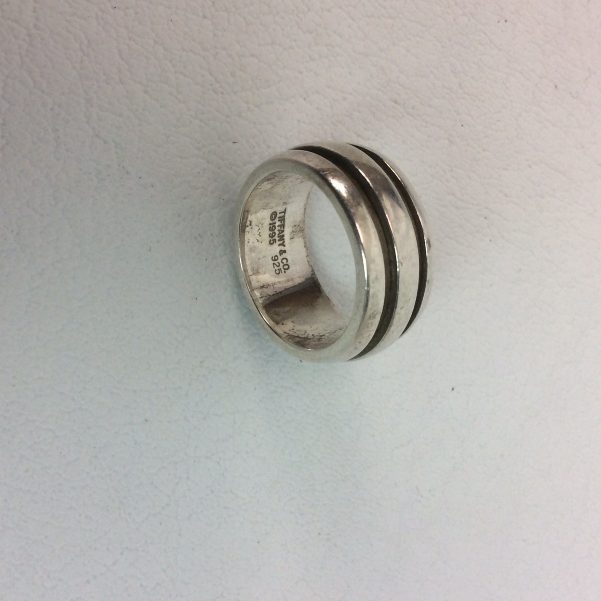 Beautiful Tiffany & Co 1995 sterling Silver Band 925 ring size 6