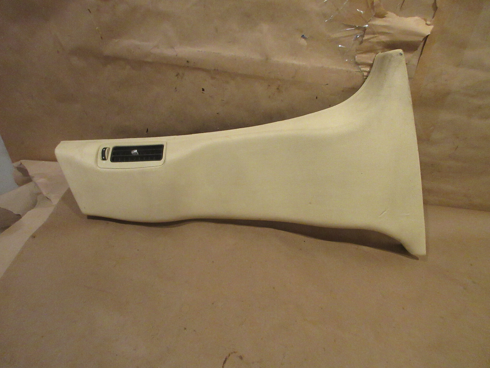 Maserati Quattroporte - RH Lower B-Pillar Cover Trim - Cream - P/N 981388000