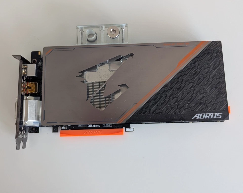 Gigabyte AORUS GTX 1080 Ti Waterforce WB Xtreme Edition 11G - Image 2 of 4