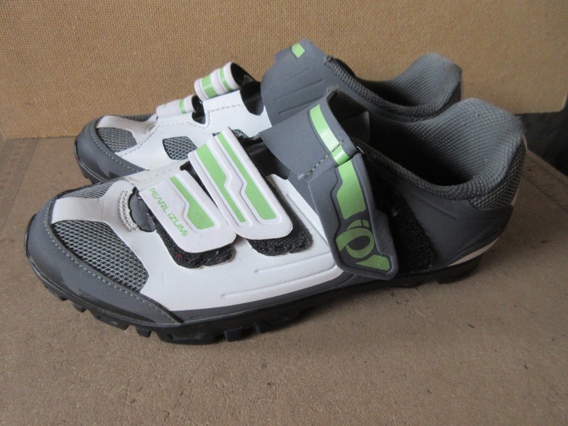 Women's Pearl Izumi cycling shoes Cleats, EU 39, W 8 - (P467)