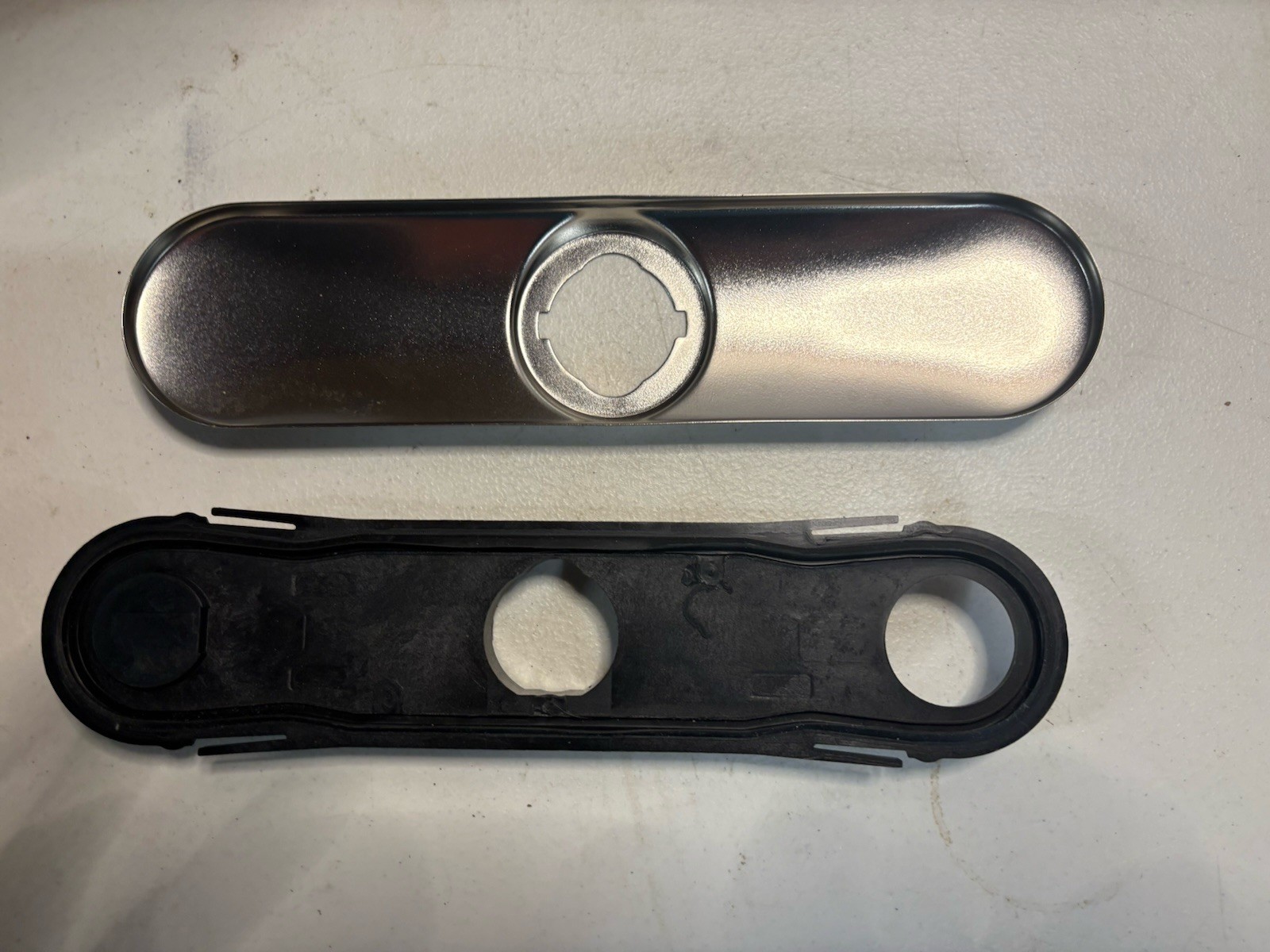 MOEN Base Plate WITH GASKET for7840SRS FAUCET, STAINLESS FINISH