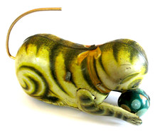 Vintage Wind-up Tin Toy Cat Chases Ball And Rolls Over Works
