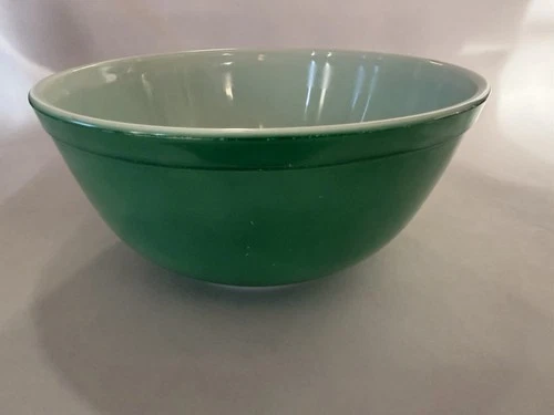 Vintage PYREX ~ 2.5 Quart ~ 8.5" Mixing Bowl ~ Ovenware ~ Primary GREEN ~ 403