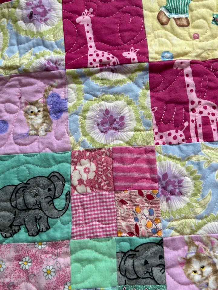 Edredón de franela hecho a mano para bebé niña - patchwork rosa safari NUEVO - 37" x 45" Foto 3 de 4