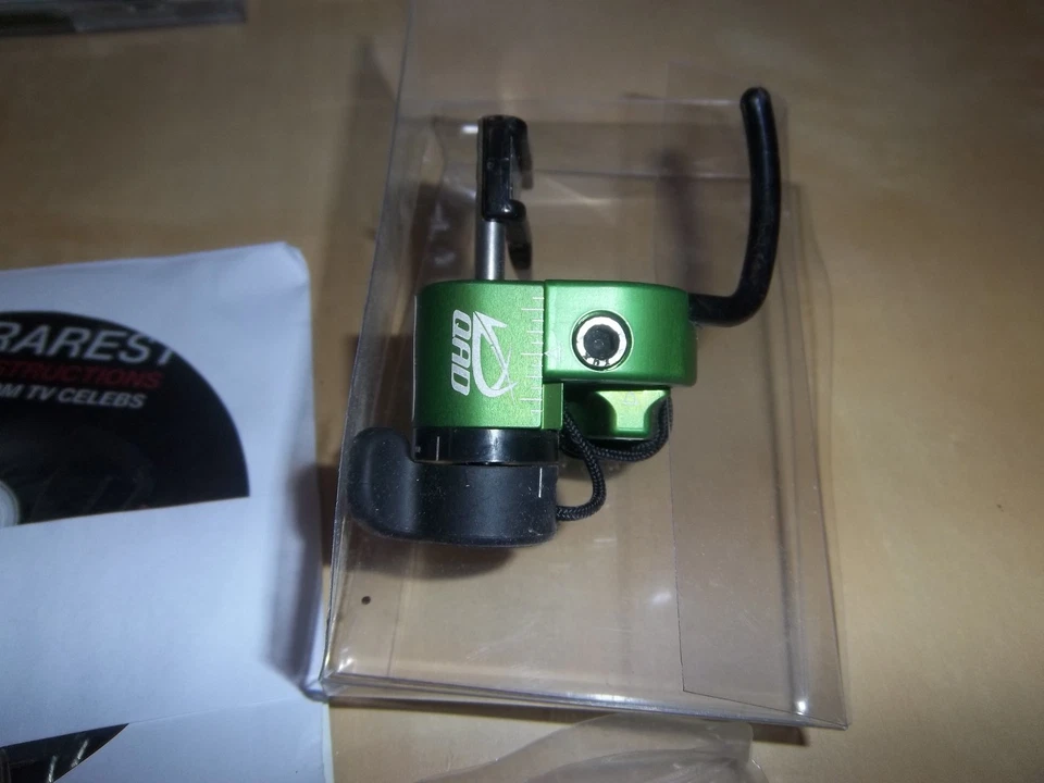 QAD Ultra Rest HDX UHXBK-R Right Hand GREEN CD included open box - Image 2 of 2