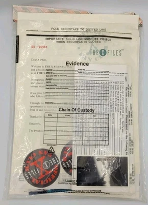 The X-Files 1995 Fan Club Mega Kit 4 Photos Movie Poster Newsletters Stickers - Bild 1 von 4