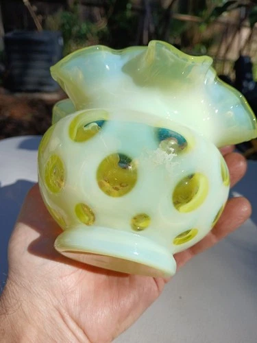 Vintage Fenton Vaseline UV Topaz Glass Opalescent Coin Dot Ruffled Vase 4”x4”