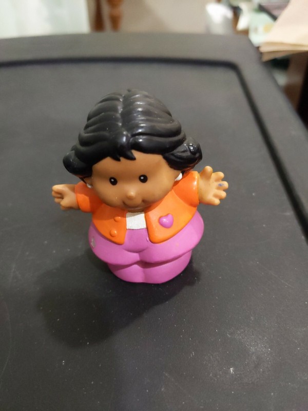 Fisher Price Little People HISPANIC MOM LADY in ORANGE SWEATER Rare! Black Hair