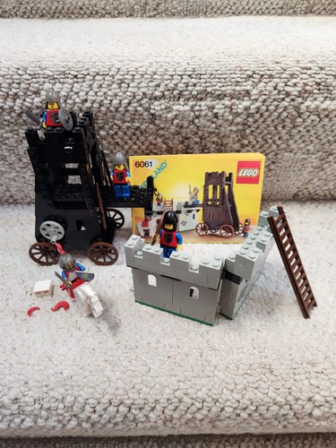 Vintage Lego Classic Castle (6061) Siege Tower 99% Complete, Only Missing String - Picture 7 of 18