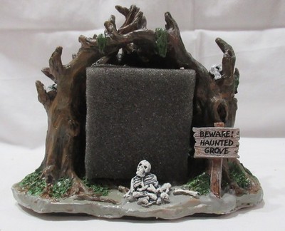 Lemax Spooky Town Collection HAUNTED GROVE Lighted & Animated Table Accent