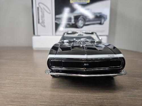 Exact Detail 1:18 1967 Camaro Convertible RS/SS 396, #693 of 1000 - Picture 4 of 16