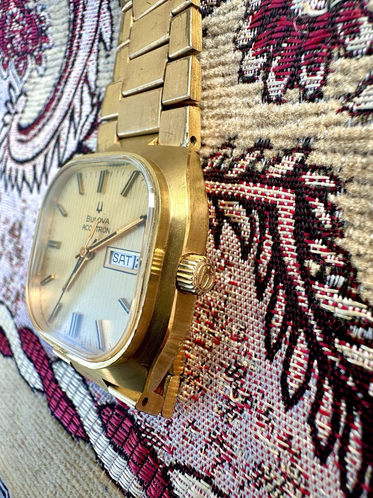 Vintage 1974 Bulova Accutron TV Dial Day-Date men's watch image 4