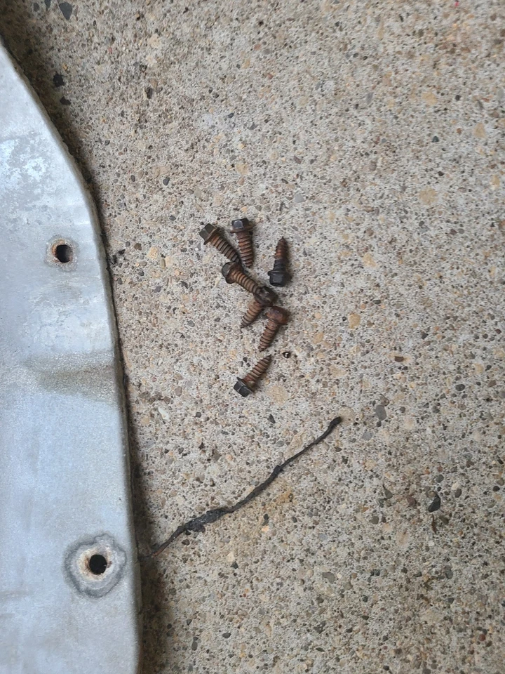 88 - 97 Ford OBS F150 F250 F350 placa de cobertura de piso de cabine MANUAL TRANS FABRICANTE DE EQUIPAMENTO ORIGINAL COM PARAFUSOS - Imagem 2 de 3