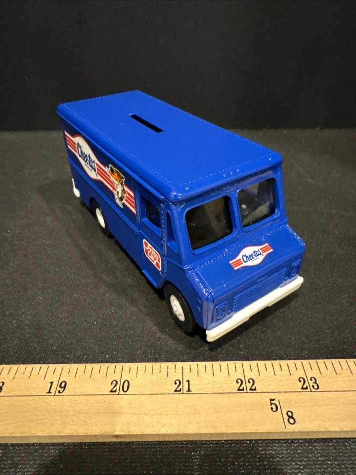 Ertl Die-Cast Frito Lay CHEETOS Van Walk-In Banco de Monedas c1990 - Con Caja y Llave Foto 2 de 4