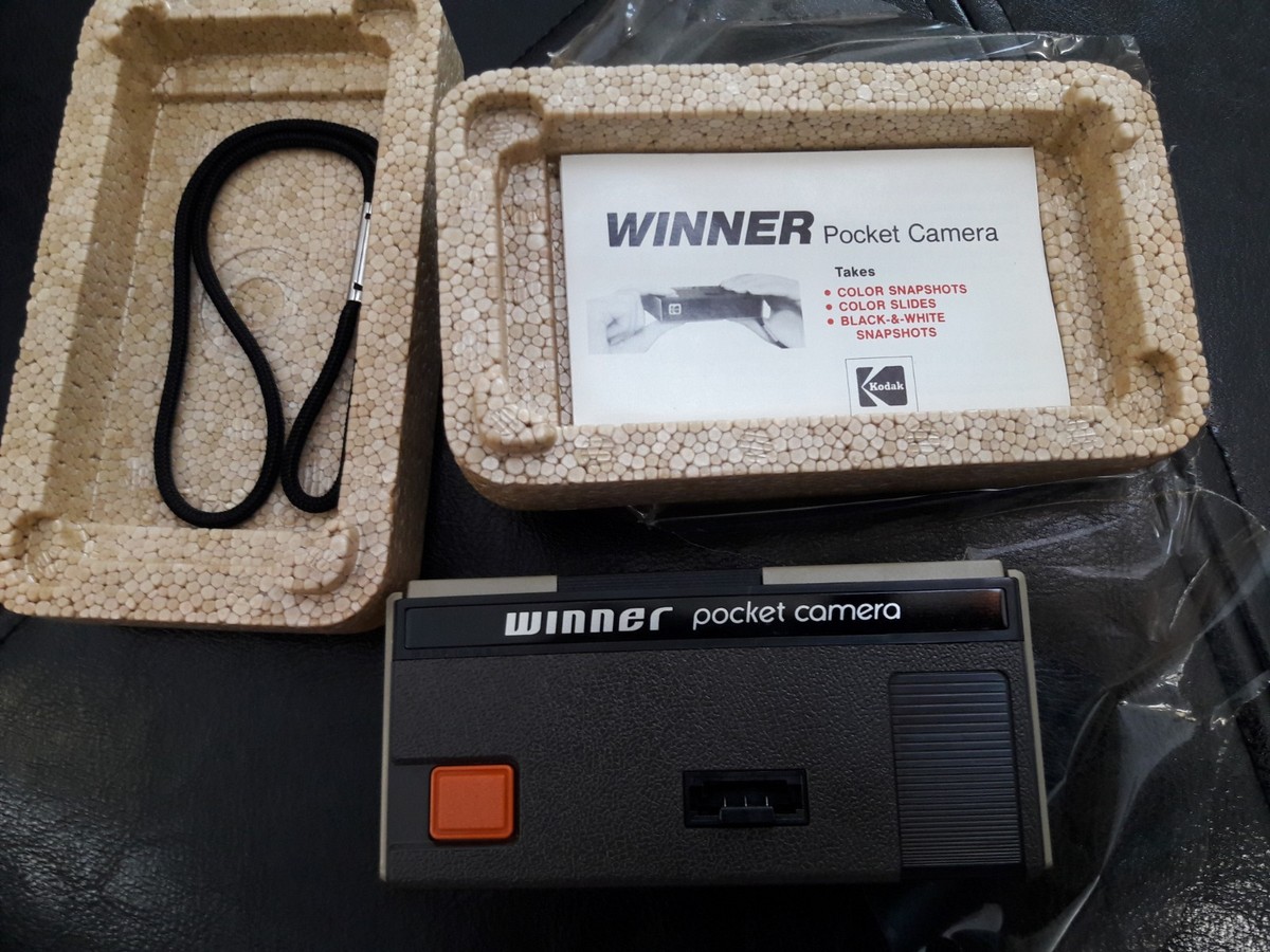 VINTAGE KODAK 110 FILM WINNER POCKET CAMERA WITH FLASH-BAR, BOX OF