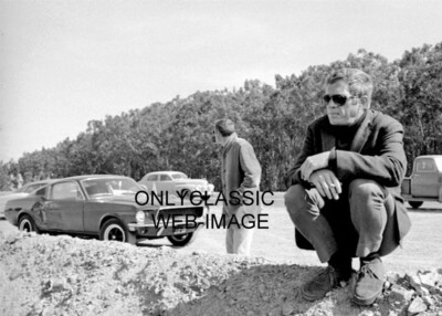 STEVE MCQUEEN SMOKING FILMING BULLITT MOVIE 5X7 PHOTO CAR CRASH SCENE MUSTANG GT