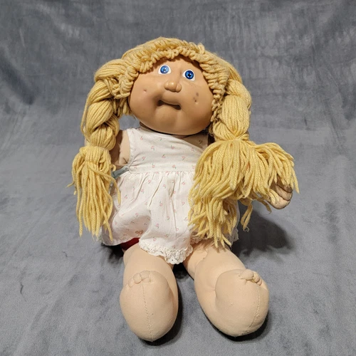 Cabbage Patch Kids Vintage, 1985 , Blue Eyes, Girl Doll W Clothes