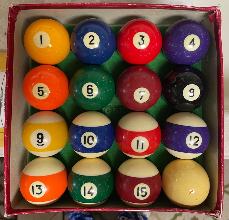 ARAMITH “CROWN STANDARD” POOL BALLS MIXED WITH GENERIC (COME IN GENERIC BOX) (8)
