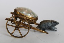Antique French Palais Grand Tour Mother of Pearl Egg Rickshaw Thimble Holder