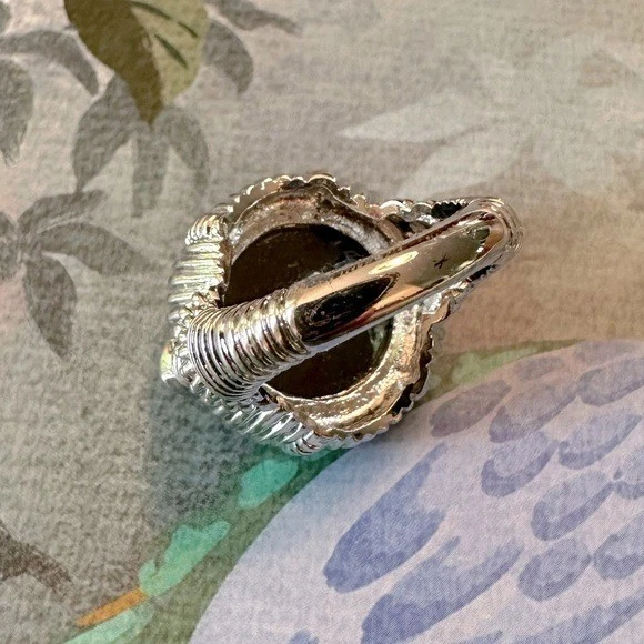 Anillo Negro Jet Dos Tonos Detalle Corazón Talla 7 Park Lane Joyería Bellissimo Retirado Foto 4 de 4