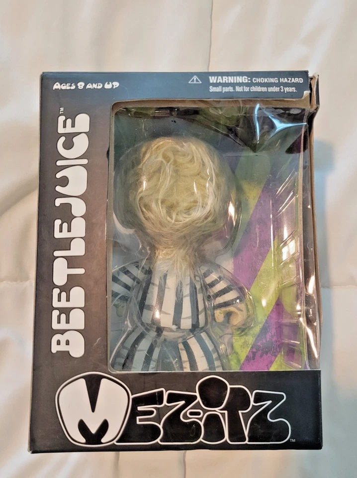 Figura de vinilo de diseñador Mezco 2010 6" Mez-Itz Beetlejuice (traje a rayas) Foto 2 de 2