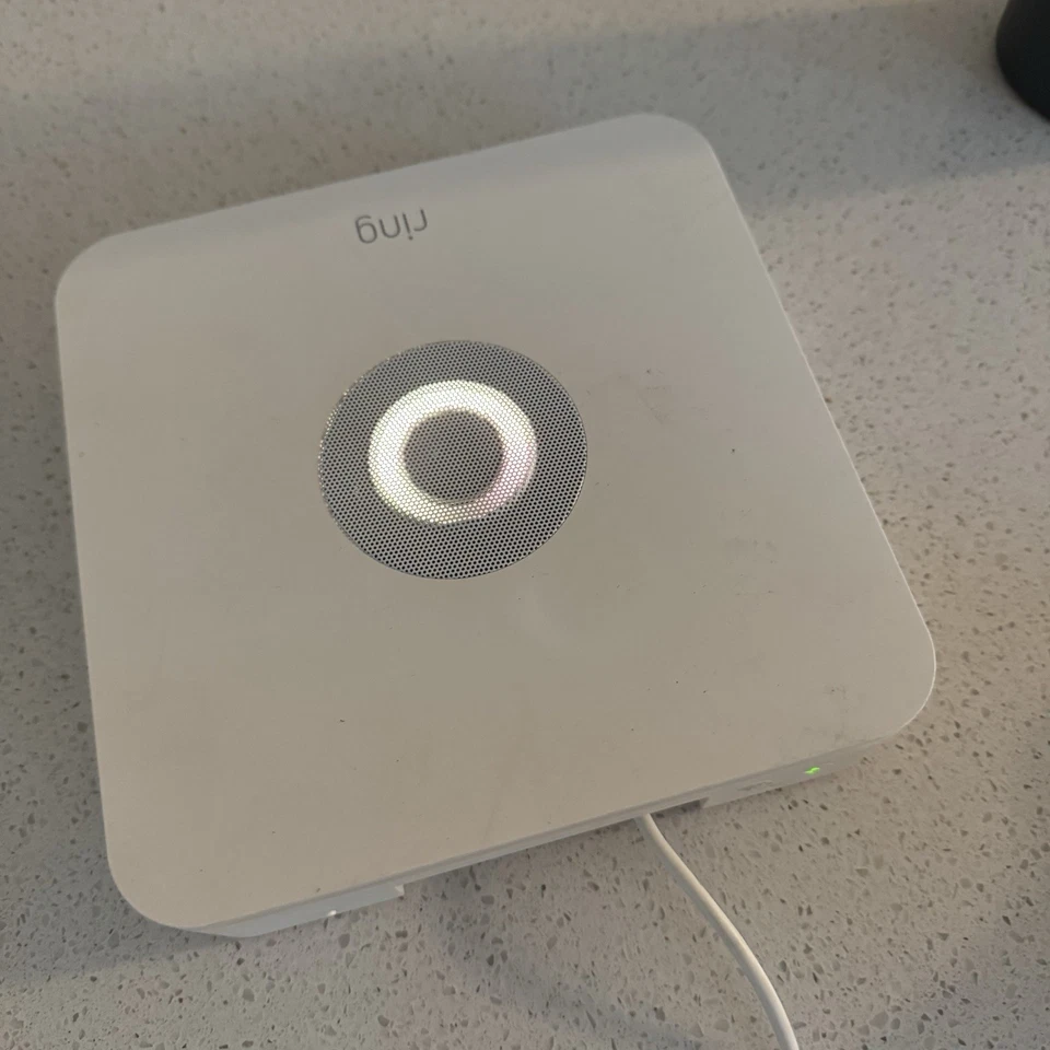 Ring Alarm Base Station US White 4HB1U9-0EN0 - Locked/Registered - Powers On - Image 4 of 4