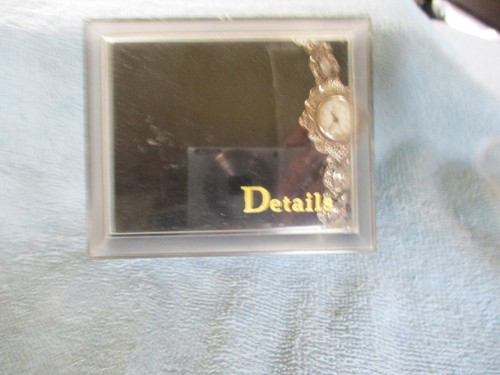 Reloj de moda de cuarzo con detalles vintage para dama - Hill's Dept. Tienda - Imagen 3 de 10