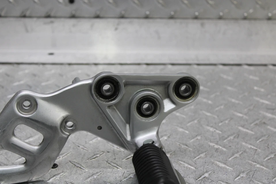 2003 SUZUKI HAYABUSA GSX1300R RIGHT FRONT FOOT PEG 43510-24F00 - Image 3 of 4