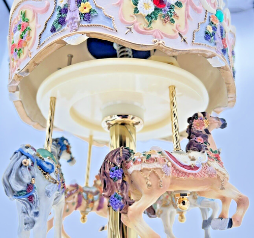Grandeur Noel Collector’s Edition 2000 Musical Animated Christmas Carousel - Picture 13 of 20