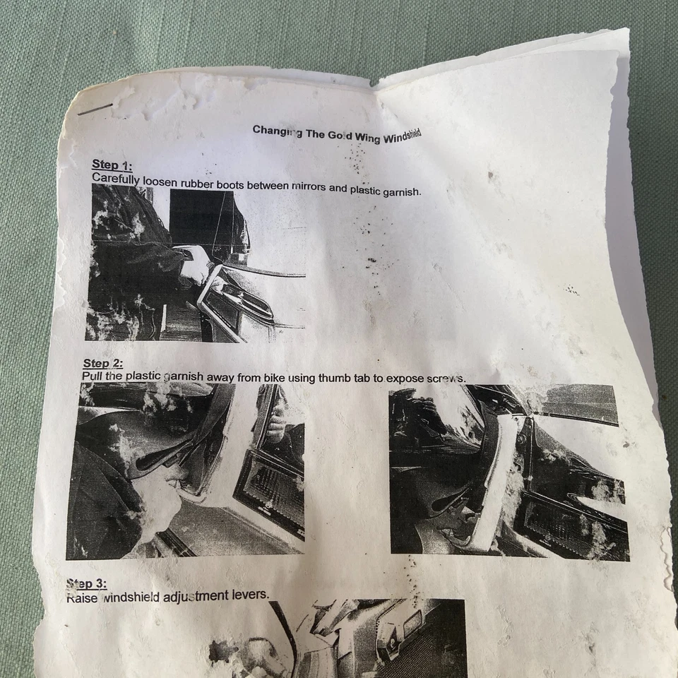 Markland Honda Gold Wing GL1500 Windshield Wind Screen Vent and Lever Smoke Used - Image 2 of 4