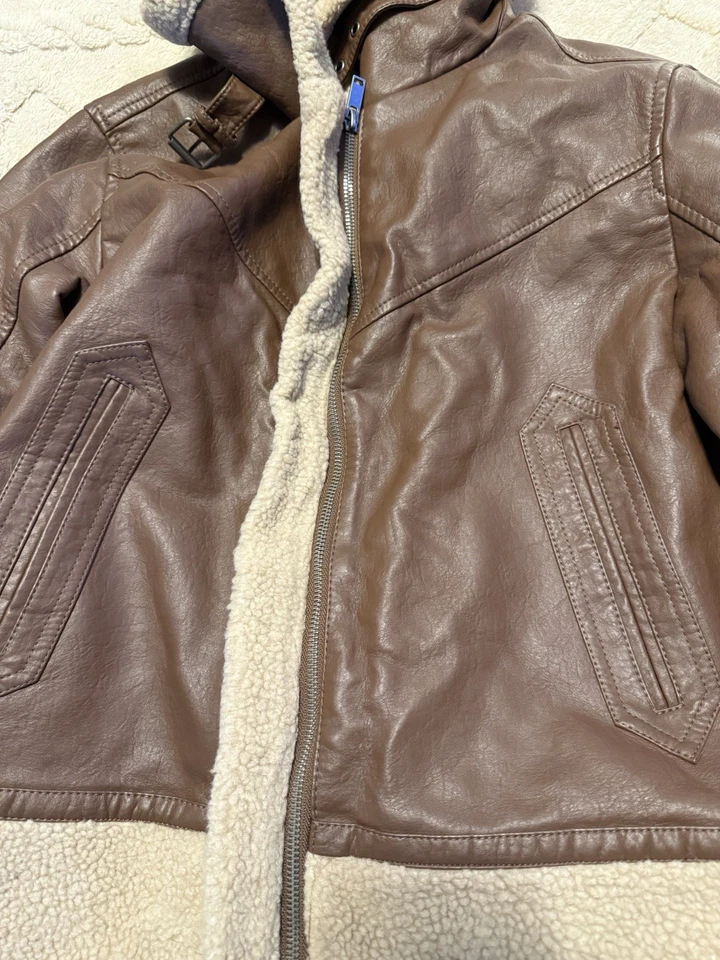 Chaqueta Universal Thread Cuero Marrón Cálida con Cremallera con Bolsillos Borde de Vellón Foto 4 de 4