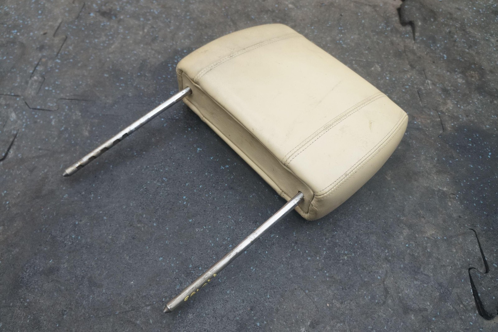 Front Right Passenger Seat Headrest Beige OEM Bentley Turbo R 1991