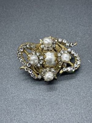 Vtg 40 s Unsigned Miriam Haskell? Rhinestone Faux Pearl Brooch A9