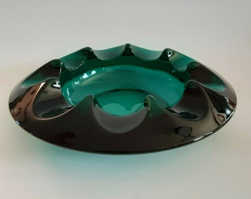 Mid Century / Retro Green Glass Flower Design Ashtray - Picture 2 of 5