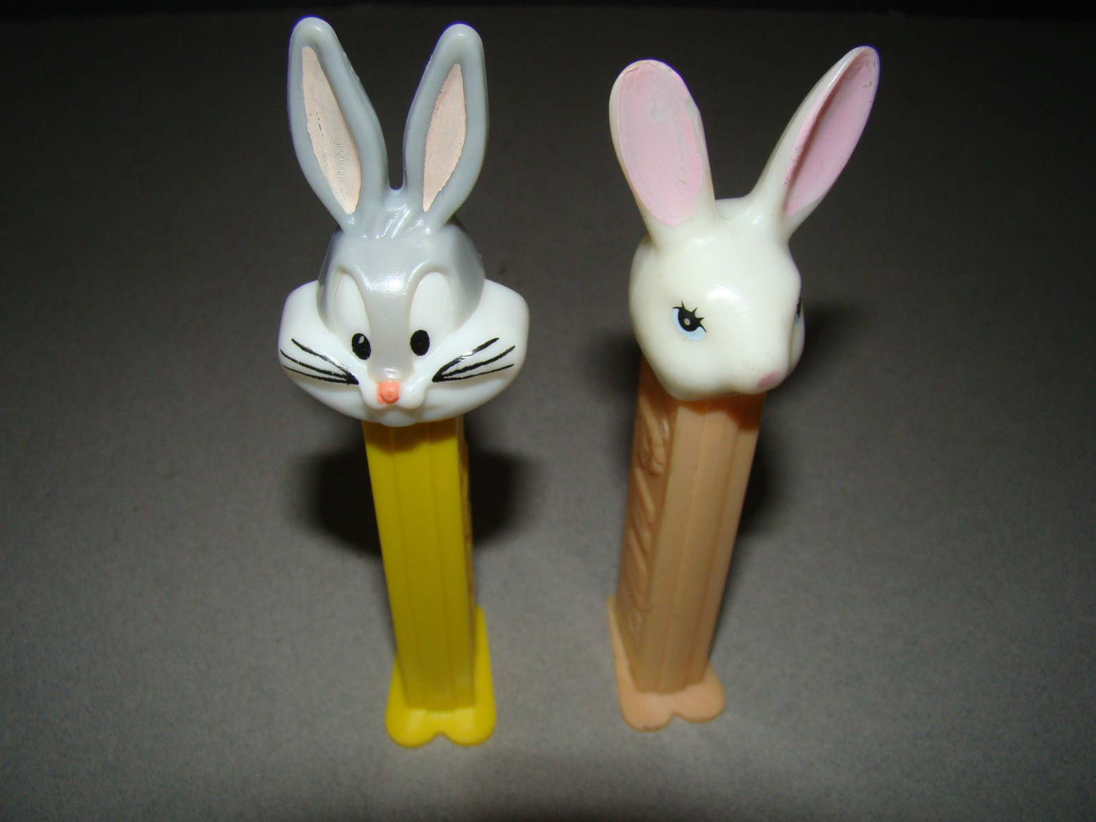 PAIR, BUGS BUNNY RABBITS, LOONEY TUNES PEZ DISPENSERS+CANDIESHUNGARY