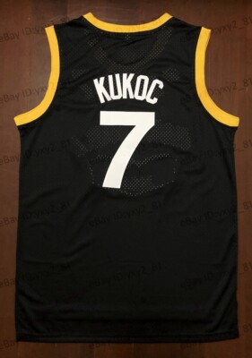 Toni Kukoc en la Jugoplastika Kukoc nació en la ciudad de Split en Croacia un 18 de septiembre de 1968. Mide 2.07 y un peso en competición de 107 kilos. Su posición