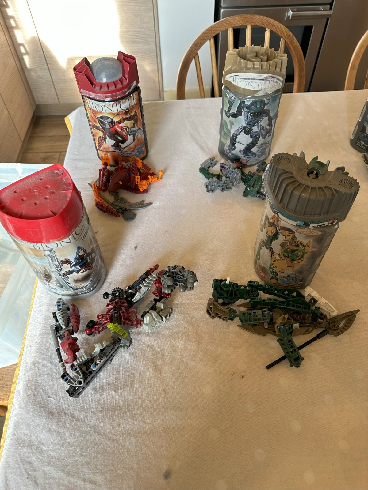 Lego Bionicle set and spare parts. 12 Bionicles partly complete and