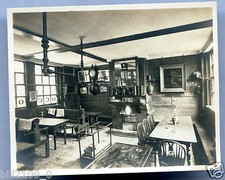 photo ancienne .  Londres . ancien Pub 