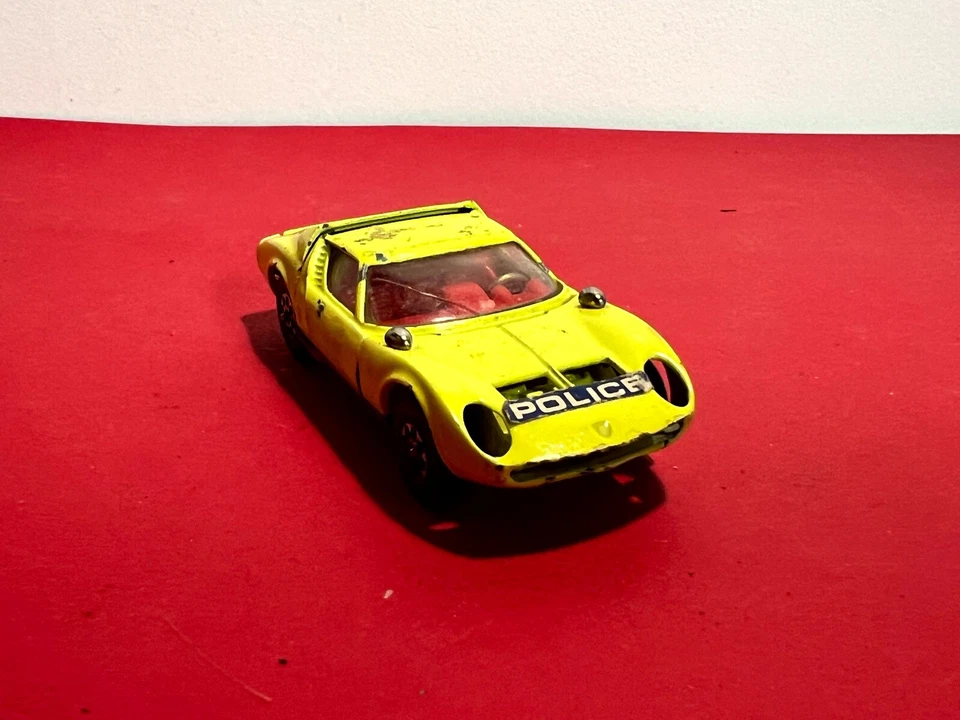 Coche amarillo diecast Corgi Toys Lamborghini Miura P400 Foto 2 de 4