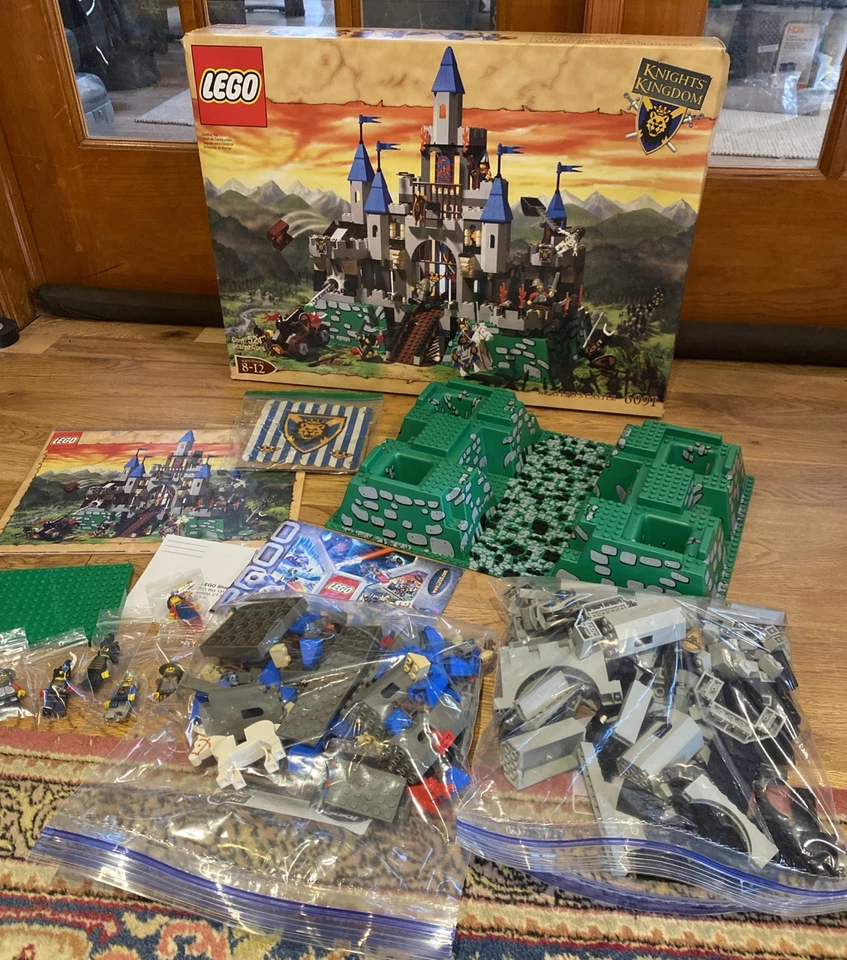 LEGO 6091 King Leo's Castle complete w/box manual & Mini Figures Rare EXC - Image 3 of 4