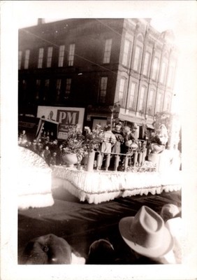 Vtg Photo of Parade Float and Crowd St. Paul Minnesota 1942