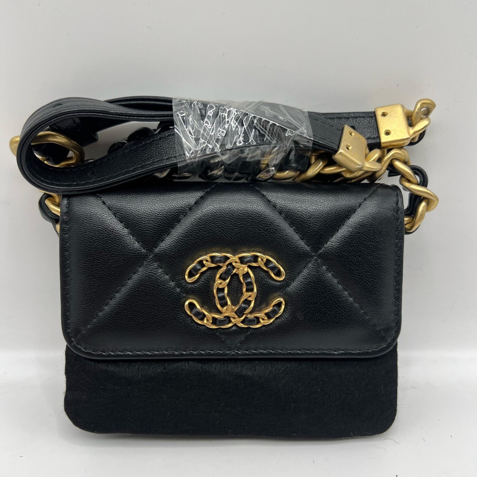 Chanel 19 Flap Coin Purse Quilted Leather Black Crossbody - ## image 2