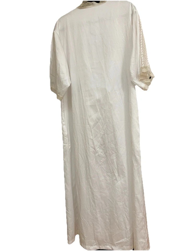 Bata y vestido vintage Victoria’s Secret etiqueta dorada mediano hecho en EE. UU. blanco largo Foto 4 de 4