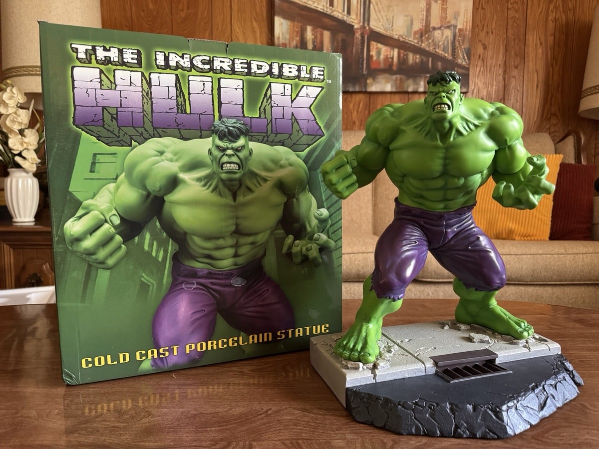 THE INCREDIBLE HULK Hard Hero Cold-Cast Porcelain Statue Limited