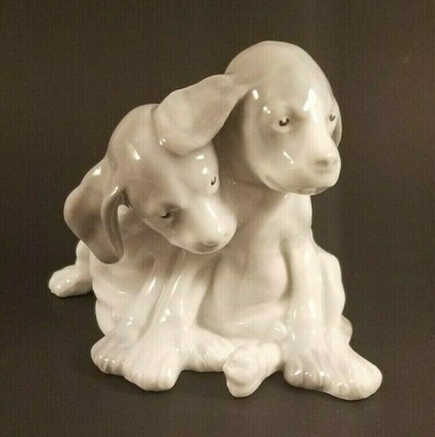 Figurine Pointer Puppies Dogs Porcelain Antique Gebruder Heubach Circa 1900 RARE